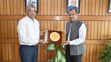 Photo of Union Coal Minister And MoS Coal Compliment CIL for “Most Dependable Public Sector in India” Award