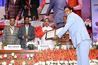 Photo of Union Minister Pralhad Joshi Hands Over Letters Of Financial Grants To Five Start-Ups