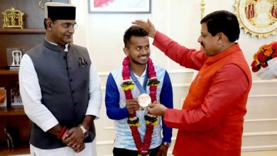 Photo of MP Chief Minister Dr. Mohan Yadav Felicitates Indian International Hockey Player Vivek Sagar