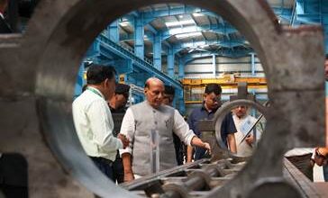 Photo of Raksha Mantri Visits Field Gun Factory, Kanpur