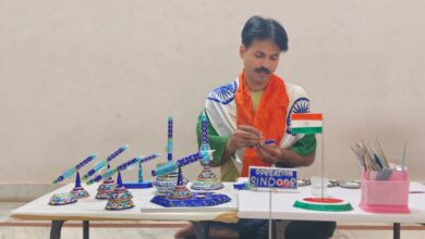 Photo of Banaras Gulabi Meenakari Craftsmen Blend Patriotism With Art Through BrahMos Missile-Inspired Designs